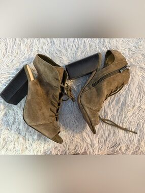 Jessica Simpson Suede Lace-Up Peep Toe Ankle Boots - Taupe Size 5.5